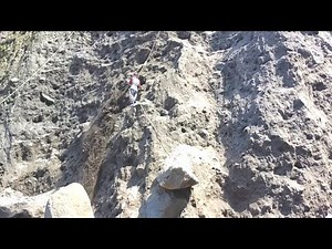 So bravely the miner looked for black sand from the cliff himself.