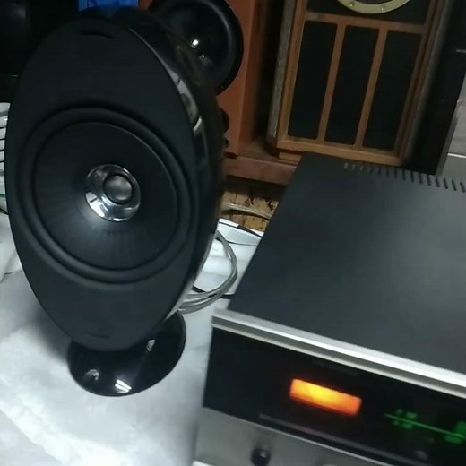 Vintage Sansui solidsate amplifier & KEF uni-Q speakers