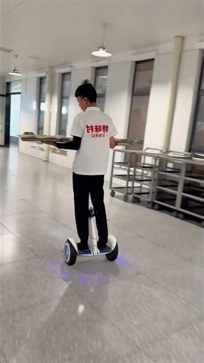 This Robot Waiter Delivers Food in China #shortvideo