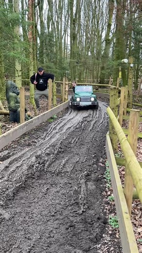 Mastering Muddy Driving with a Land Rover Defender