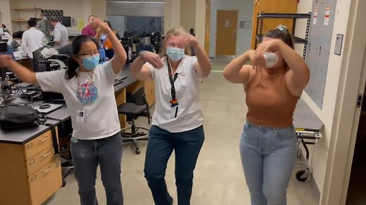 Feeling like it's almost Friday 💃 🕺 Leica Microsystems' Louise Bertram does the electromagnetic wave dance to help students at University of Chicago's Marine Biology Lab remember complex microscopy concepts. #lifeatdanaher | Danaher Corporation