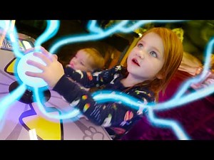 MAGiC ARCADE MACHINE!! Adley WINS tons of tickets with Baby Niko during Ultimate Family Vacation!