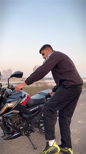 Don’t Cold Start or Clean Bike on Side Stand ⚠️ Engine Risk! 🔥 #tvsraider #shorts #shortvideo