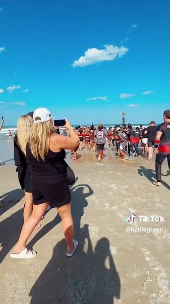 Navarro Cheer Takes Back the Beach