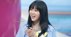 Rainbow's Hyunyoung's shows off her sexy moves