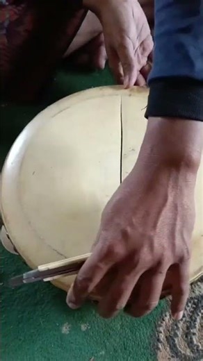 Le processus de démontage du hadroh, qui sera ensuite réparé. #hadroh #music #rebana