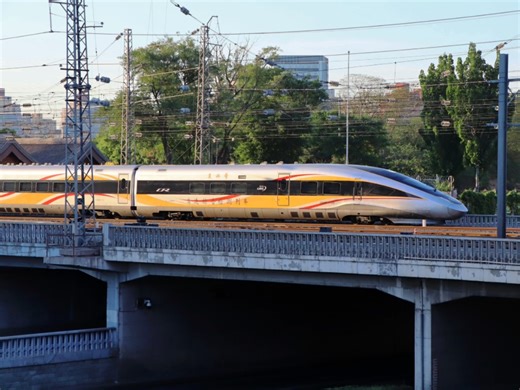 来自曙光的BFJ-0003担当0D127次出北京西站