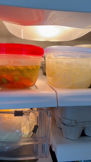 Veggie Prep really cuts down on the cooking time later in the week. Stressing less makes me happier in my kitchen.😁#OptimisticKitchen #makeyourkitchenyourhappyplace #happyeating #HomeCook #FoodBlogger #dinnerprep #veggieprep #prepahead #StressLess #shortcuts #happyfeasting #kitchentip | Optimistic Kitchen