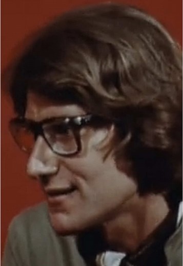 Yves Saint Laurent: L'Amour Fou - Un Voyage Émotionnel