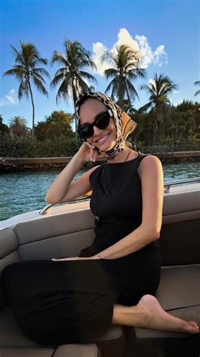 Miroslava Dobis | on Instagram: "🅤🅢🅐 🖤 od Ameriky som nemala očakávania. Išla som na koncert Bruna Marsa. 🎶 O to viac ma prekvapila.. 1. Najpohodlnejšie auto v akom som sedela Wagoneer 2. ikonický Hoover Dam 3. dychberúci Grand Canyon, West Rim 4. magické Bellagio Fountains 5. nočný život v Las Vegas 6. slnkom zaliate Miami Nice to meet you, America… and see you soon! 🤭🇺🇸"