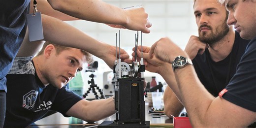 400 students engage in project-based and hands-on learning with AI and hardware