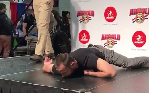 【西斯特玛】与地面“推手”——SYSTEMA中用地板动作进行结构力量及敏感性的练习