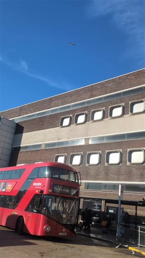 Here is a number 189 bus heading to Marble Arch, Marble Arch Station. It is operated by Metroline Travel using a New Routemaster 11.2m LT12 from out of it's Cricklewood W Bus Garage. Here is a number 143 bus heading to the stands. It is operated by Metroline Travel using a Wright GB Kite Electroliner EV 10.3m WSE2930 from out of it's Cricklewood W Bus Garage. Here is a number 142 bus heading to the stands. It is operated by Metroline Travel using a Enviro 400 EV City BYD DD D8UR 10.9m BDE2764 fr