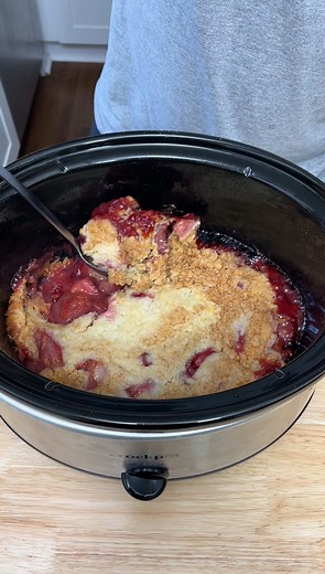 Crockpot Strawberry Shortcake Cobbler Recipe