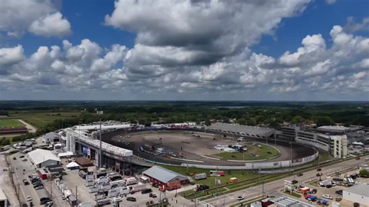 63K views · 1K reactions | ✅ Sprint Car haulers all over Knoxville ✅ Special paint scheme reveals ✅ T-shirt trailers lining Lincoln Street ✅ A sea of campers moving in It’s the most wonderful time of the year 凉 | World of Outlaws Sprint Car Series | Facebook