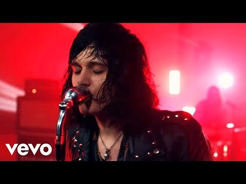 Tyler Bryant & The Shakedown - Backfire (Official Video)