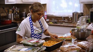 Y/N: Do carrots belong on a bun? 🥕🌭 | Wife Swap