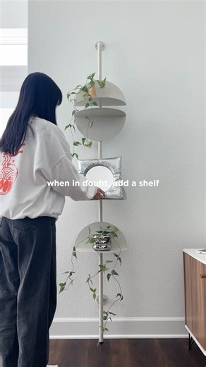 Elevate your walls with Solis — a sculptural, customizable shelving system designed to showcase your favouite pieces with style and flexibility. ✅ Four adjustable half-circle shelves for versatile display ✅ Choose shelf orientation: face up or down for different looks ✅ Durable bent-steel construction; each shelf holds up to 15 lbs ✅ Sleek, modern statement piece for home, retail, or trade shows ✅ Simple installation with all hardware included | Umbra