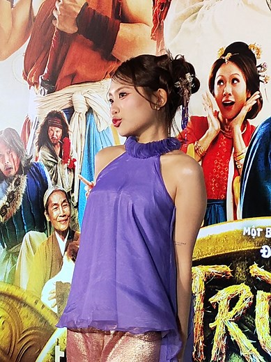 Phương Mỹ Chi Xinh Xắn Tại Thảm Đỏ Phim 'Trùm Sò'