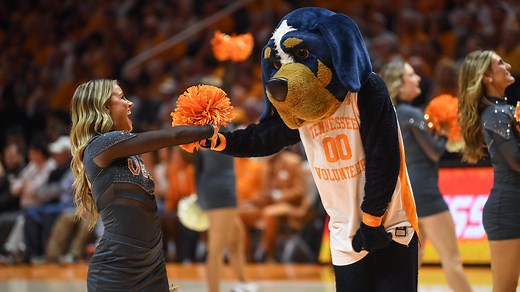 Why are Davy Crockett and Smokey both University of Tennessee mascots? | Know Your Knox