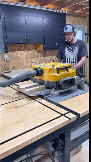 Flattening rough sawn maple, the essential first step in every woodworking project