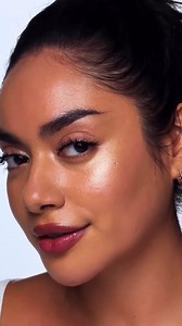 Hi! Meet True Highlight Weightless Illuminator. ✨ Infused with light-reflecting pigments and pearls to enhance your skin’s natural radiance. ☁️ Weightless, silky-soft texture that melts into skin.�💧 19% skin-conditioning ingredients for a seamless glide (you won’t believe it’s powder).�🌟 4 flattering shades: Moonlit Pearl, Starlit Glow, Daylit Bronze, Sunlit Copper. Shop online now: AU: https://bit.ly/CliniqueAUHome NZ: https://bit.ly/CLNZHome | Clinique