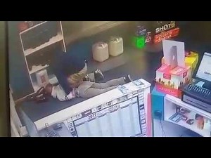 LADY GOES CRAZY AFTER SHE SHOPLIFTS....