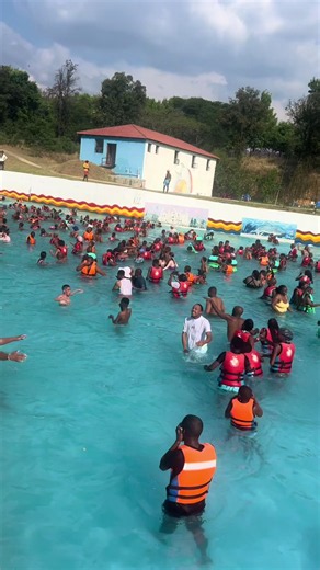 🌊💙 The best memories are made together! 💦 Experiencing the excitement of the wave pool with friends, sharing laughter, splashing together, and creating unforgettable memories! 🥳🌊 These are the moments we treasure — happiness is even better when shared! ❤️ ✨ Bring your friends, feel the waves, and make memories that last a lifetime at Happy Island Waterworld! 🎉 #HappyIslandWaterworld #WavePoolFun #FriendsForever #MakingMemories #ShareTheJoy @Goitse Lekgetho @EL!🇿🇦