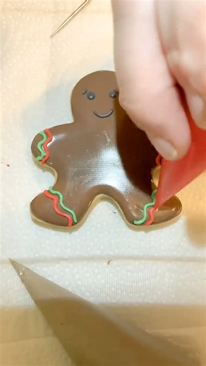 12K views · 70 reactions | Isn’t he cute! I love decorating gingerbread men for Christmas! #baking #gingerbread #holidayseason #holidaycooking #cookieseason #christmascookies #Christmas #MN #cookies #royalicing #SugarCookies | Kizmit bake shop | Facebook