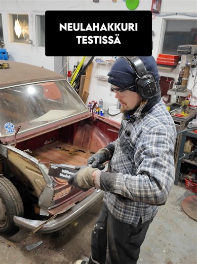 Testataan neulahakkuria, miten se toimii ja onko liian voimakas pellille? Pösö projekti edistyy hitaasti, mutta varmasti. . Neulahakkuri oli kyllä todella positiivinen yllätys, saa irroitettua irtolikaa ja ruosteita tosta noin vain. . #peugeot #project #auto #pösö #korjaus