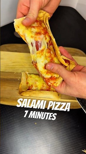 Salami Pizza ! Quick and easy recipe! #pizza #salami #peperoni #quickrecipe