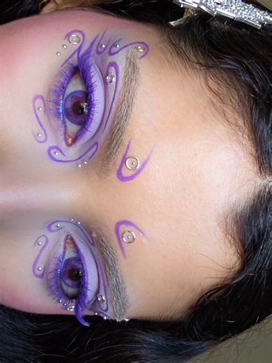 always love a purple look ✧ @Glisten Cosmetics LTD spectra brow in beige, spectra lash in purple, wet liner in heather and grapevine ✧ @samplr 03 neon grunge palette ✧ @Kaleidos Makeup epiphany glow melt-on liner in night of creation #makeup #makeupinspo #funmakeup #creativemakeup #colorfulmakeup