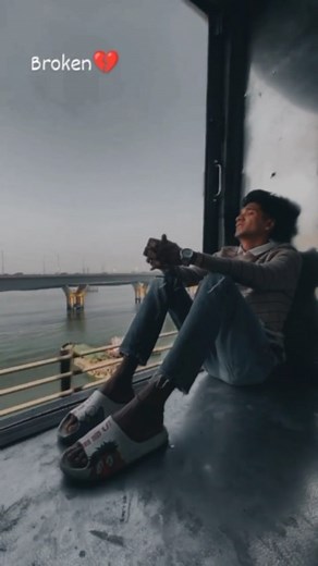 퐒퐚퐝 퐒퐭퐚퐭퐮퐬 梁鹿 on Instagram: "Dur chala jaunga 梁鹿 . . . #reelsinstagram #explorepage #instadaily #instagram #reelitfeelit #explore #viral #_sad_reels_video_"