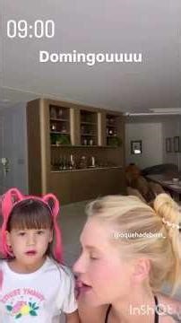 Virginia appears having fun with her children Maria Flor and José Leonardo