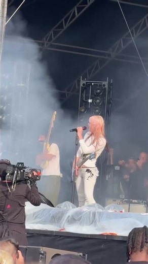 Wet Leg Brought the Energy to Bonnaroo