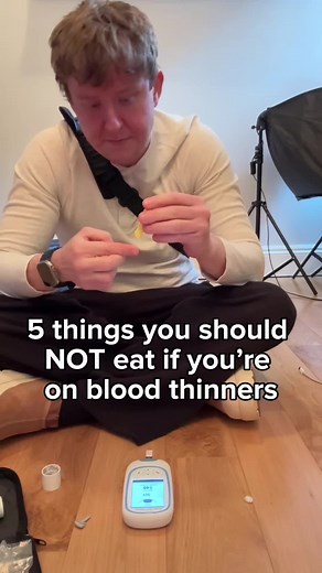 5 things you should NOT eat if you’re on blood thinners. Save this for future reference 🫀🩸 #heartfailure #lvad #bloodthinners #warfarin #fyp @roche_berufsbildung