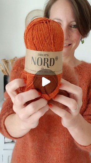 Stéphanie 🌷🌿🪻🦉 on Instagram: "🍁🍂 Ranunculus d'automne 🍁🍂 Je porte mon pull Ranunculus de @midori_hirose_knit que j'ai adoré tricoter dans un joli coloris d'automne 🍁🦊🐿 Laines Nord et Kidsilk de @dropsdesign 🧶 Pour la taille 1, j'ai utilisé environ 5 pelotes de Nord et 4 de Kidsilk 🧶 Références des coloris : Nord 11 et Kidsilk 33 Un gros coup de coeur pour ce modèle! (Patron disponible en français) 🍂🍁🍂🍁🍂🍁🍂 #ranunculussweater #knitting_inspiration #midorihirosedesigns #dropsdes