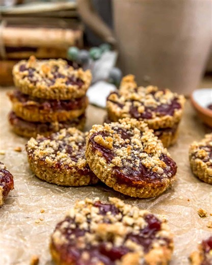 Vegan Raspberry Crumble Cookies! With a shortcake like bottom, yummy jam center, and a crumble topping, this cookie is definitely going to be one that you want to adorn your valentine’s day table. | Monkey and Me Kitchen Adventures