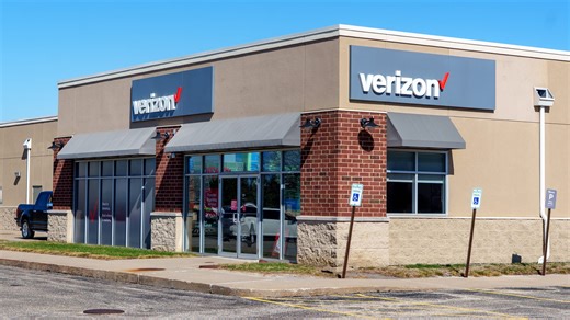 Building with Peoria storefronts is now on the market