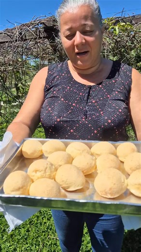 Goiana Roceira / Vida na Roça | O Pão de Queijo de Vó: Aquele que a gente come rezando! ​siga ➡️ @goianaroceira para mais delícias do nosso Goias. ​Já manda para quem... | Instagram