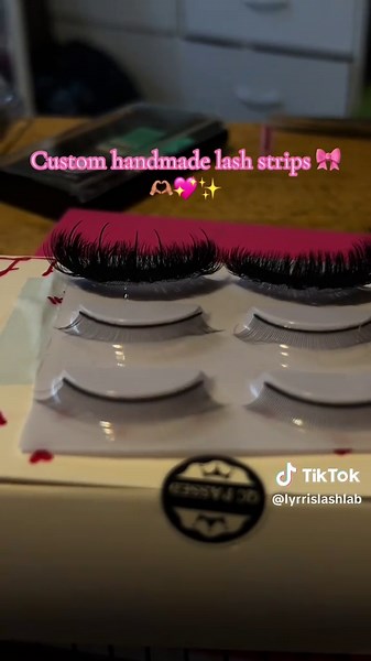 DM ON INSTA TO PLACE AN ORDER 🎀🤍 #losangeles #lalashtech #handmadelashstrips #lyrrislashlab