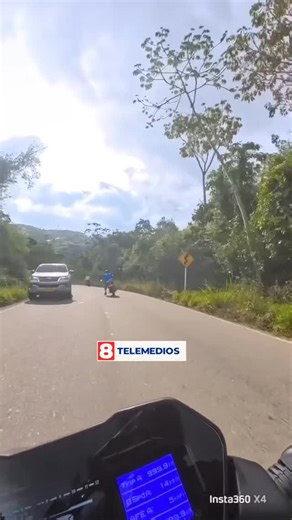 Telemedios on Instagram: "¿En qué momento las calles se convirtieron en pistas de carreras? 🏁🚫 En toda Latinoamérica parece haberse contagiado una epidemia silenciosa: el exceso de velocidad en dos ruedas. Lo que para algunos es “adrenalina” o “llegar rápido”, para otros es el inicio de una tragedia que cambia vidas en un segundo. La moto es libertad, no un arma. Ya no se trata solo de pericia al conducir, sino de entender que la ciudad no es un circuito."