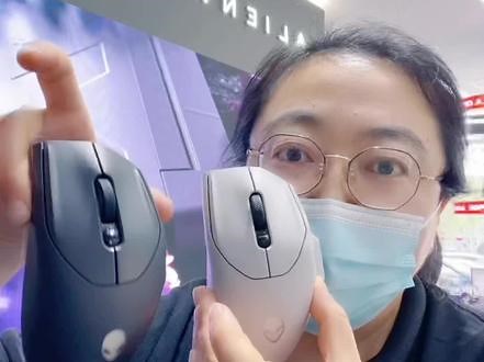 外星人新品双模鼠标AW620M。今天那个让人头晕的摄影师罢工了，终于不用跟着镜头一起晃了 #无线鼠标推荐 #外星人鼠标620M #电竞鼠标 #鼠标