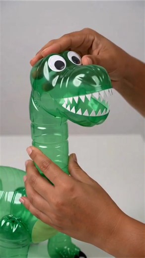 ♻️Simple Ways to Recycle Plastic Bottle into dinosaur 🦕🦕 Plastic Bottle Craft #art#dinosaur