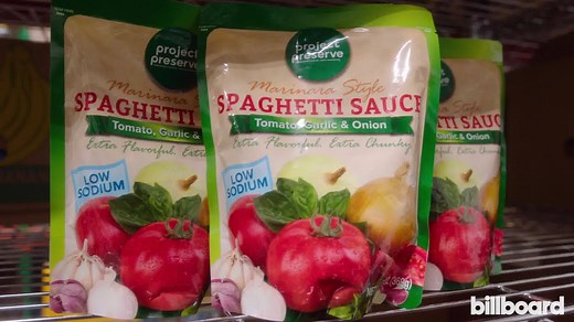 1.1M views · 1K reactions | Thomas Rhett teamed up with Wells Fargo and the American Music Awards for a surprise visit to his local Feeding America in an effort to end hunger. #ad Take a look at that special day. Learn how you can get involved at wellsfargo.com/foodbank. | Billboard | Facebook