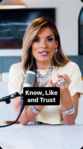 Jasmine Star on Instagram: "How to Quickly Build Connection with Customers 🎙️ The most effective approach has been, for me, to share a relatable story. Stories are the number one way to attract or repel people and when it comes to business, that’s precisely what I’m trying to do. I’m trying to attract people who are connected to my vision, offers, and the transformation they provide. And stories are an easy and powerful way to do precisely that. Do you use stories to connect with your customers