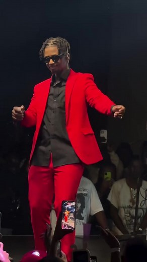 Emtee performing War at his One Man Show🔥 #emteethehustler #emtee #dahustleonemanshow