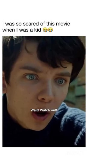 The entertainment reality on Instagram: "👁️ no one can tell me this is not a horror movie for kids. I had nightmares because of that thing😭 📺Slender Man: In a small town in Massachusetts, four high school girls perform a ritual in an attempt to debunk the lore of Slender Man. When one of the girls goes mysteriously missing, they begin to suspect that she is, in fact, his latest victim. 🎬 Streaming: amazon, apple tv, starz, crunchyroll, netflix, fandango at home.. #entertainment #movie #movie