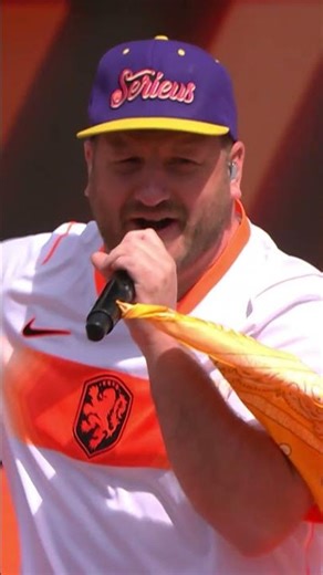 Baila, baila, baila! Niemand stond stil op het Chasséveld tijdens Effe Serieus. 🔥 | 538 Koningsdag