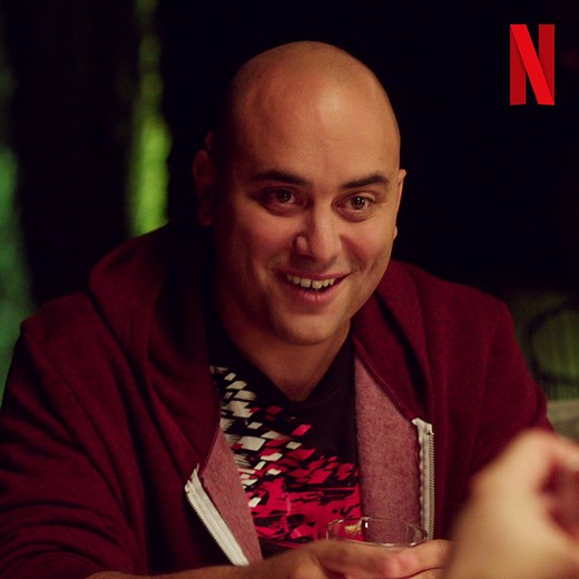 Note pour tous : Ne jamais utiliser du Petrus pour faire votre sangria. Sauf si vous voulez une super bonne sangria. 😋 Barbecue, avec entre autres Lambert Wilson, Florence Foresti et Jérôme Commandeur, c’est toujours dispo ! | Netflix